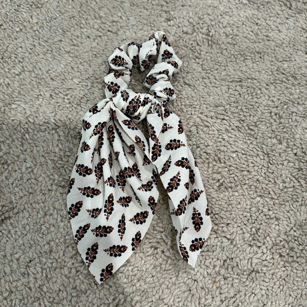 Hair bow scrunchie